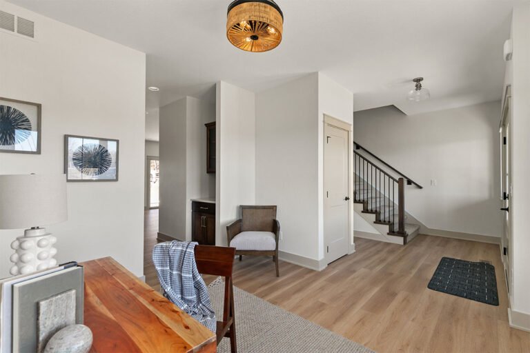 01-IMG_0001_0002_49-IMG_9981